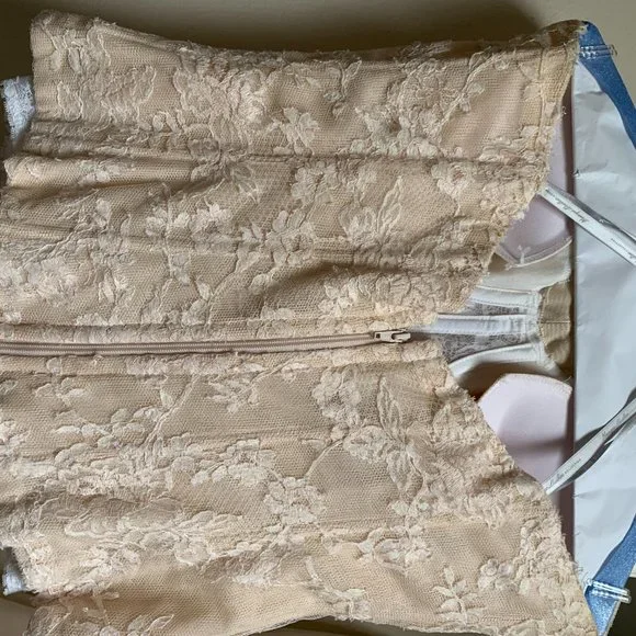 Monique Lhuillier Wedding Dress - Picture 8 of 9